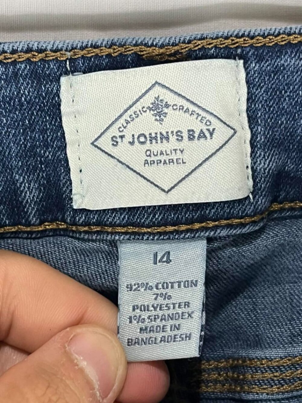 EUC St Johns Bay Womens Bermuda Shorts Blue Denim Jean Size 14 - Picture 6 of 9
